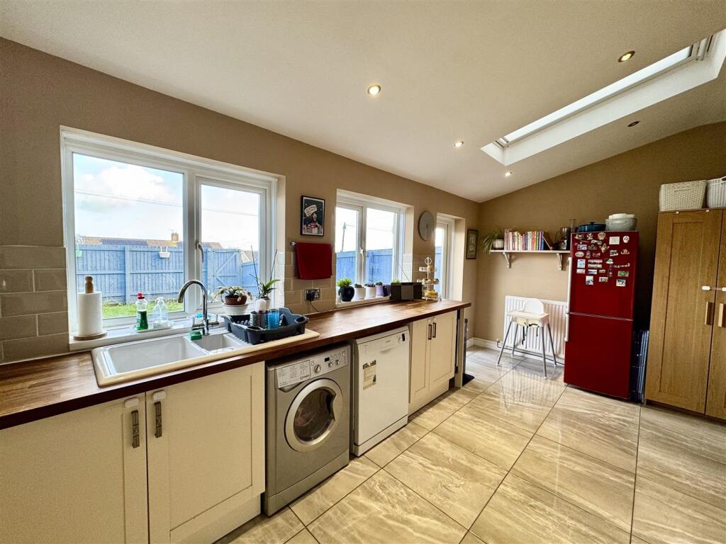 OPEN PLAN KITCHEN/BREAKFAST ROOM