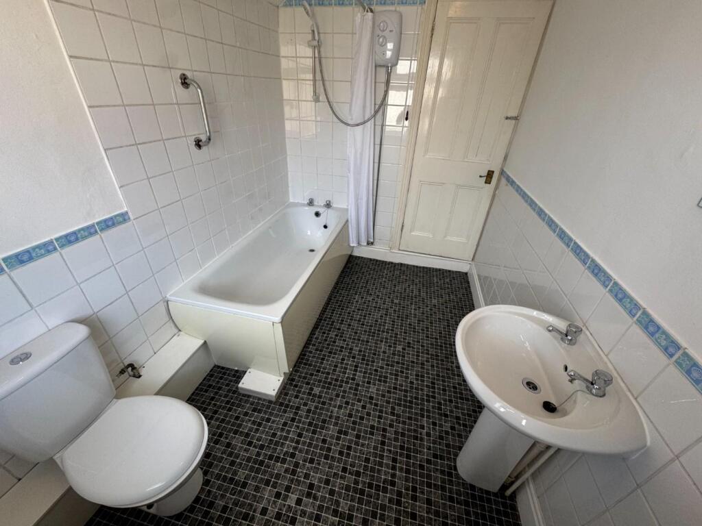 Bathroom.JPG