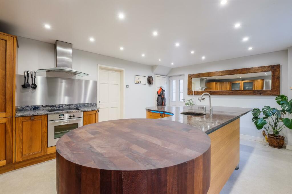 Dining kitchen