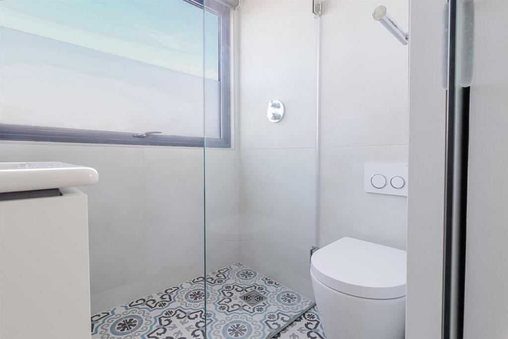 Bedroom 1 Ensuite (4).jpg