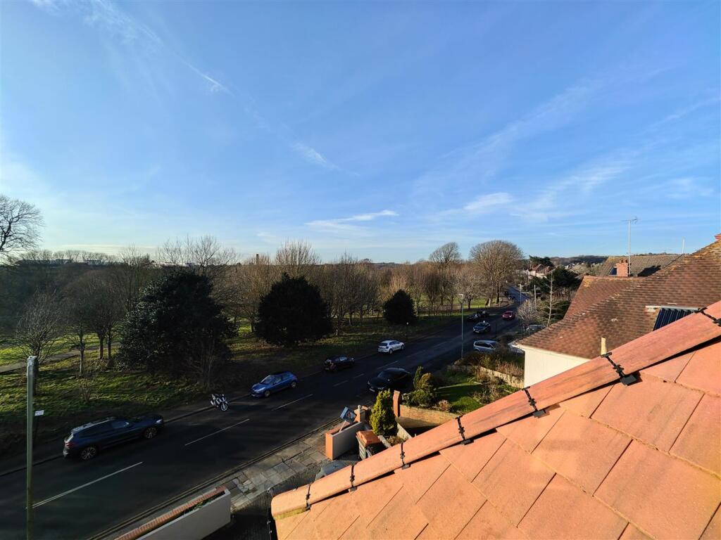 Goldstone Crescent 7  (5).jpg