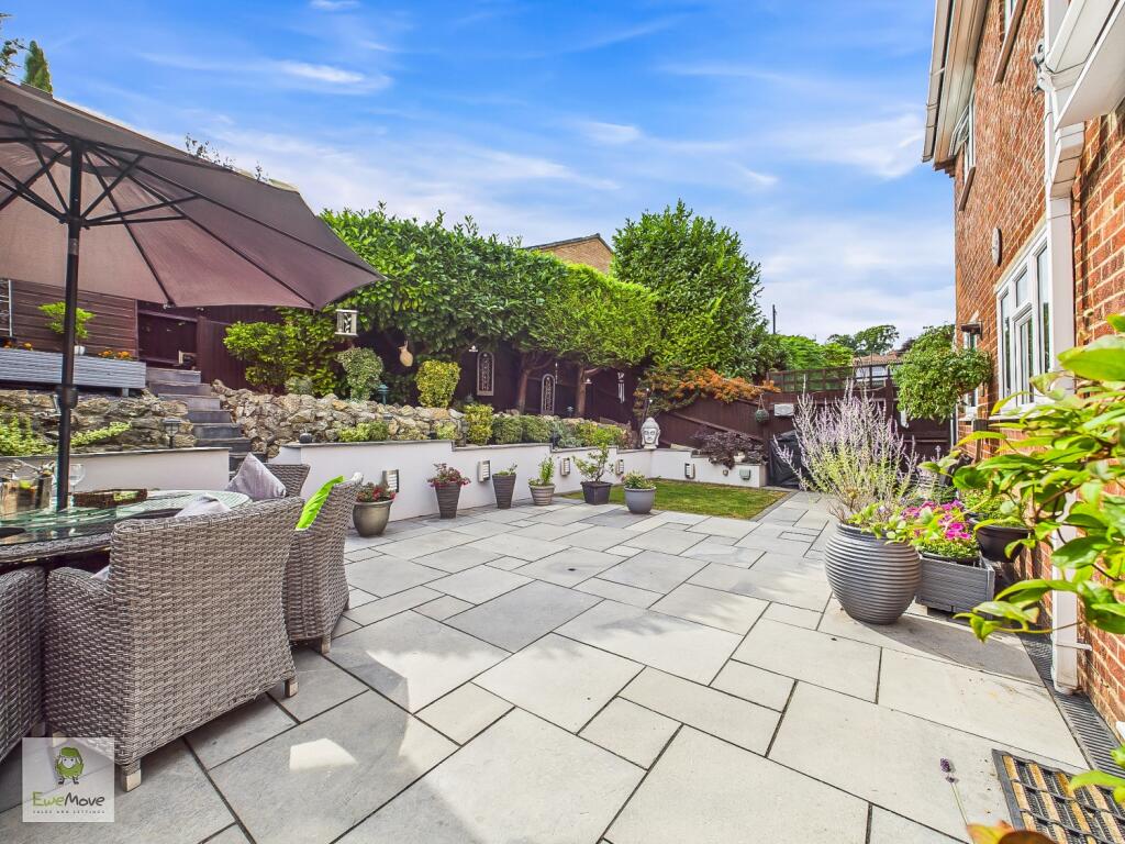 CAM02308G0-PR0189-STILL009-2