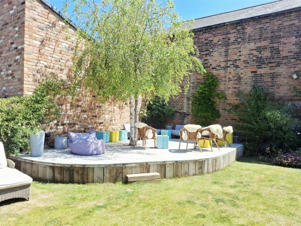 44 Chandos - Back Patio.jpg