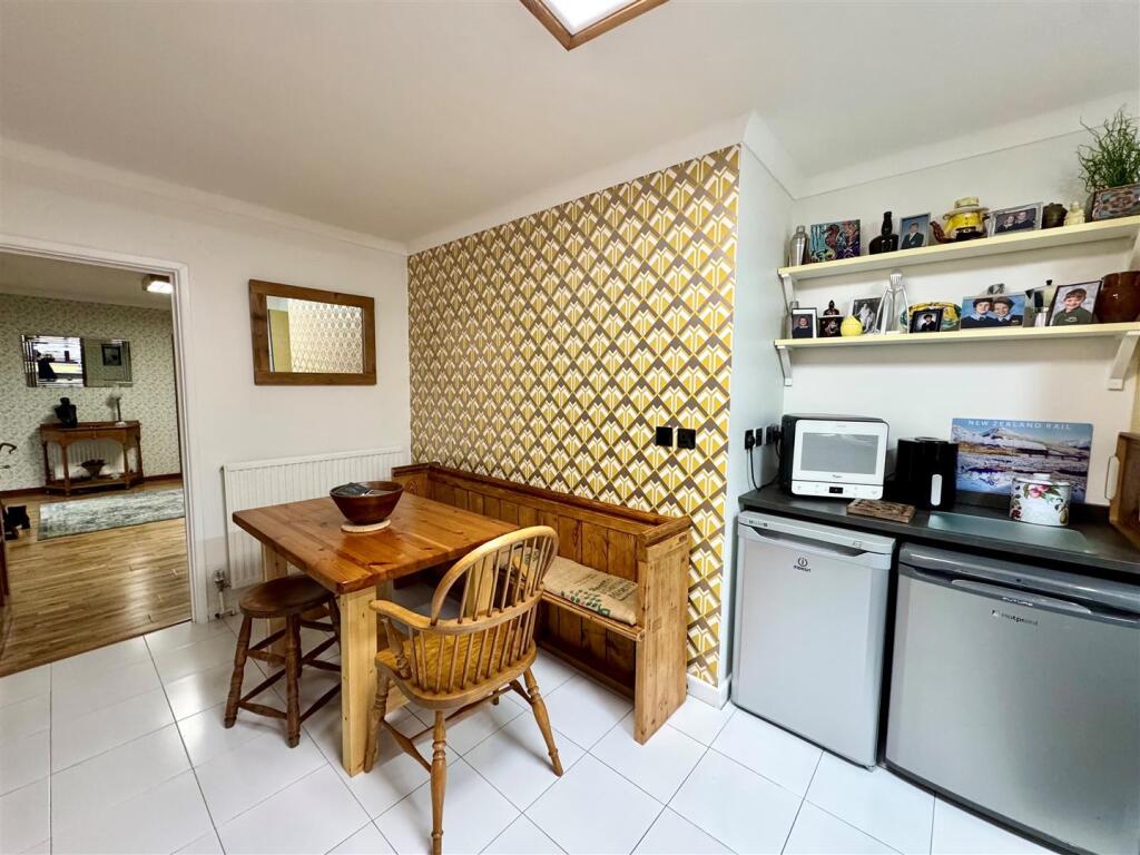 KITCHEN/BREAKFAST ROOM