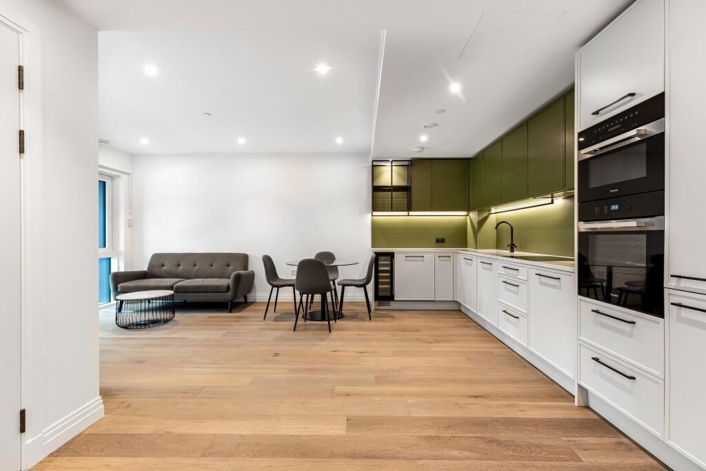 Kitchen / Lounge