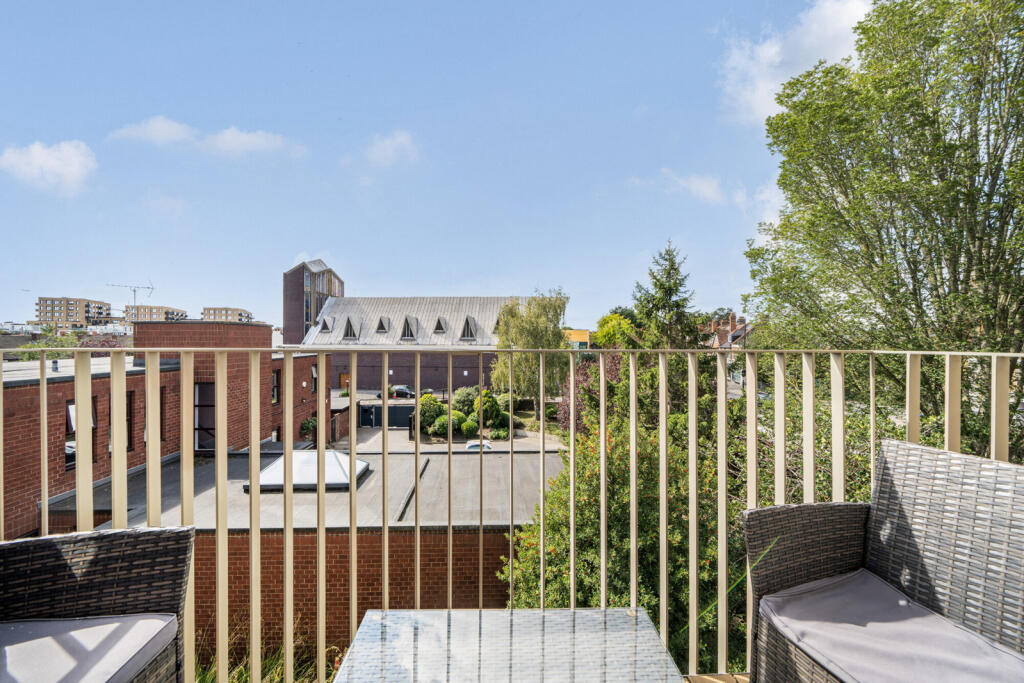 1348701-7-68bed10...