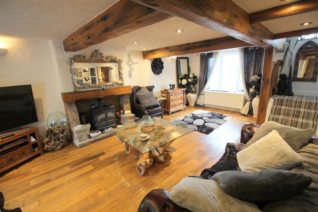 Leach Lodge Farm lounge 1.JPG