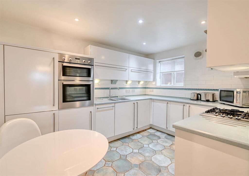 5 Westgate Lawns-8.jpg