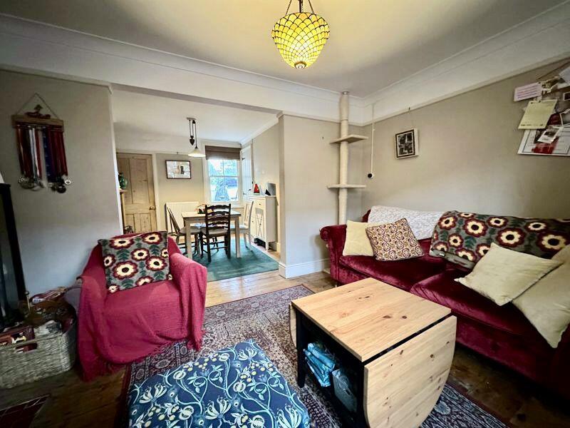 Lounge Through Diner