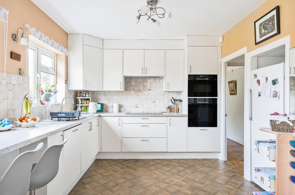 67f94034027b4-l-1...