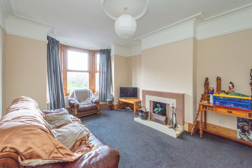 SITTING ROOM DINING ROOM AND KITCHEN
