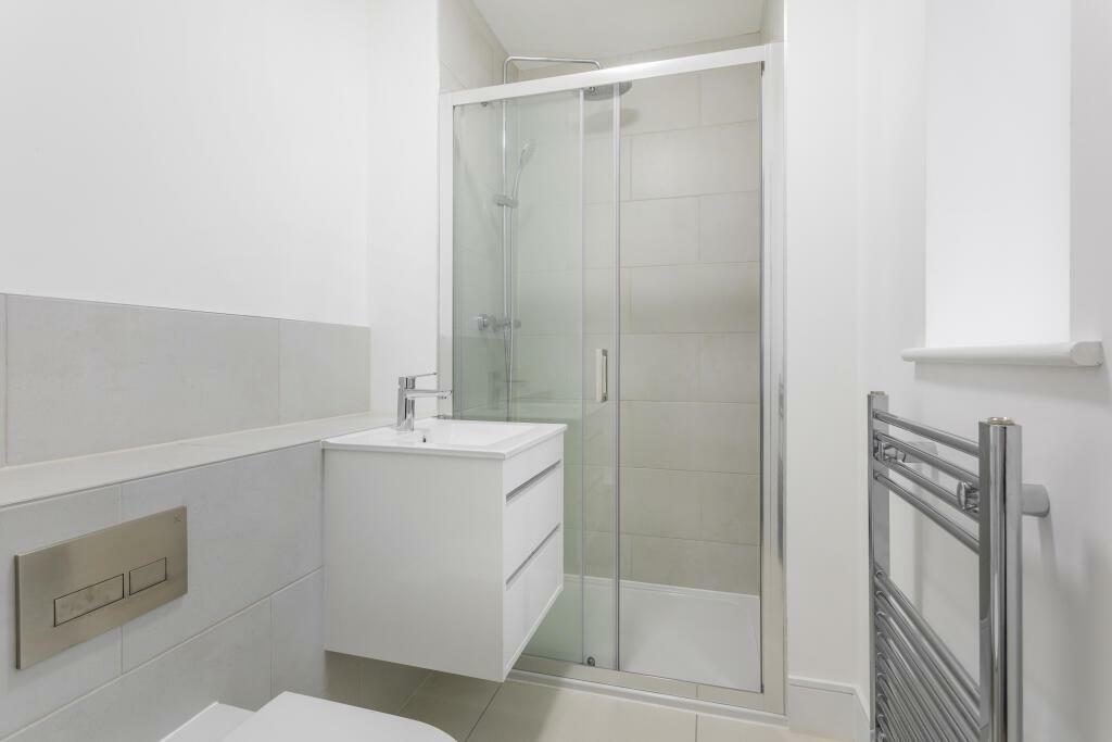 3 bed shower.jpeg