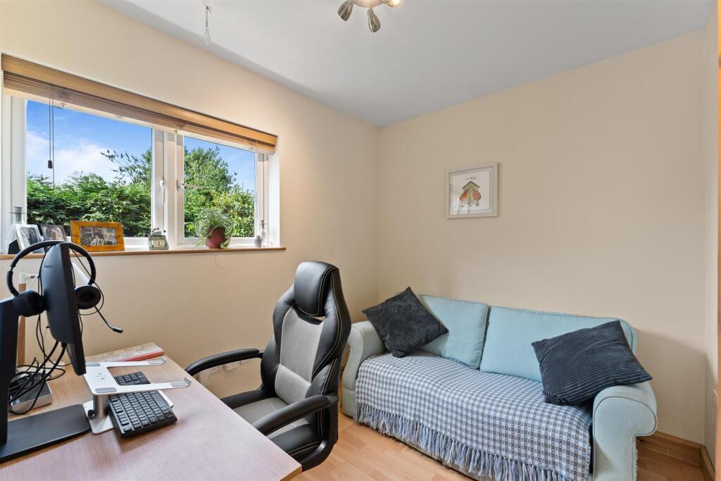 10 Rayleigh Avenue, Cheshire._-24.jpg