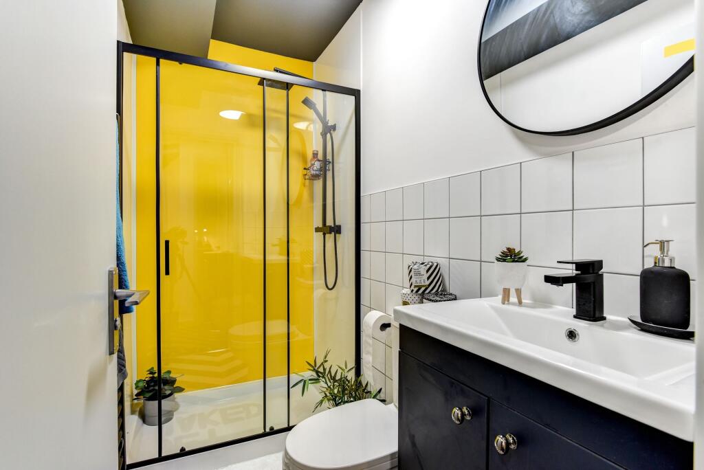 This modern bathroom features a sleek design wi...