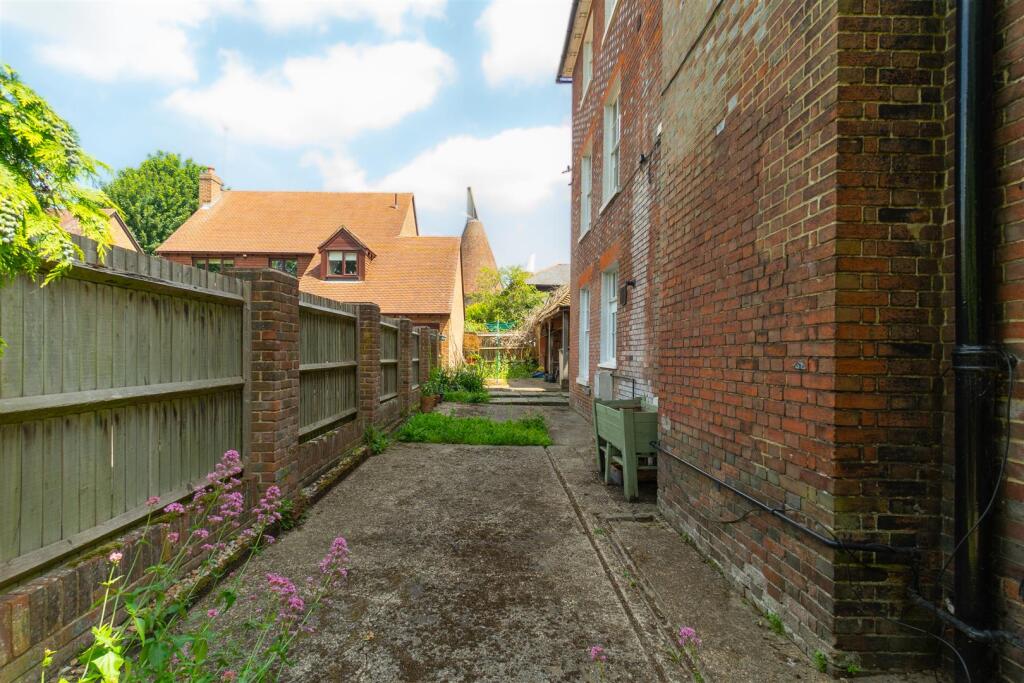 Claremont House Wateringbury12.jpg