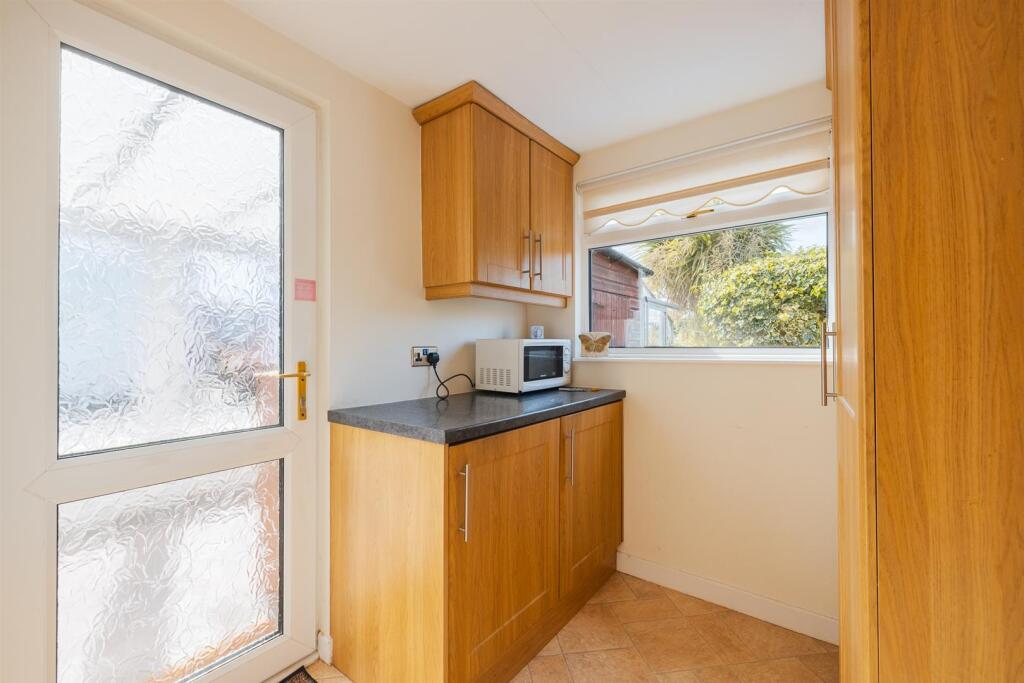 15 Bendee Ave-14.jpg