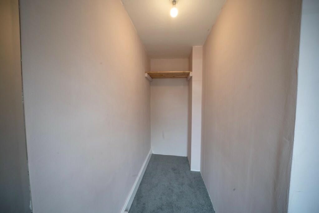 WALK-IN WARDROBE