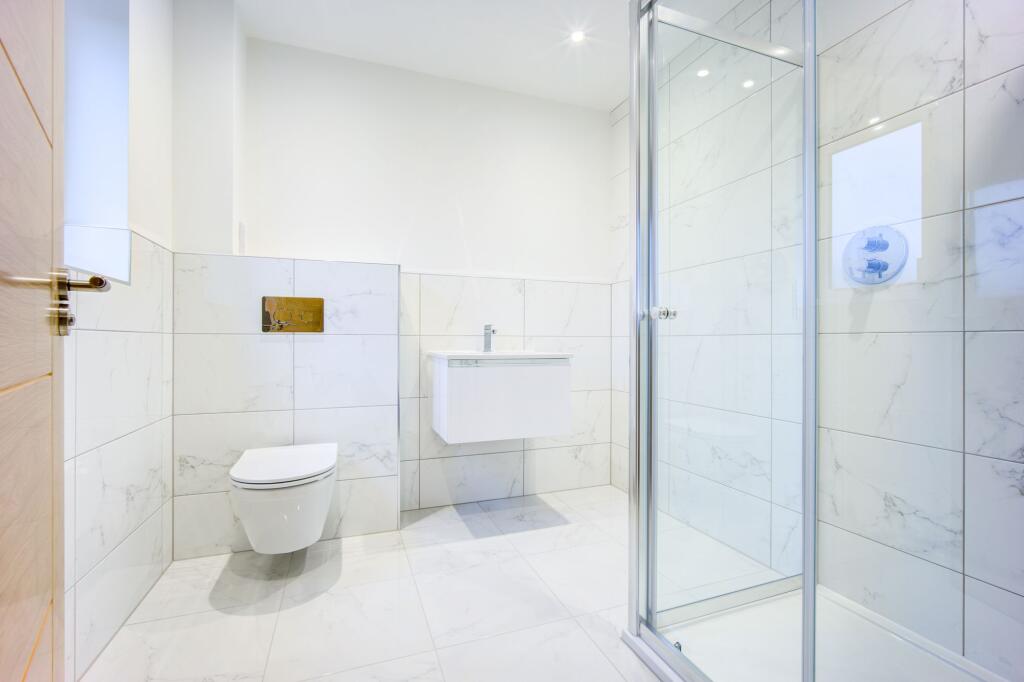 The Pine | Master Ensuite