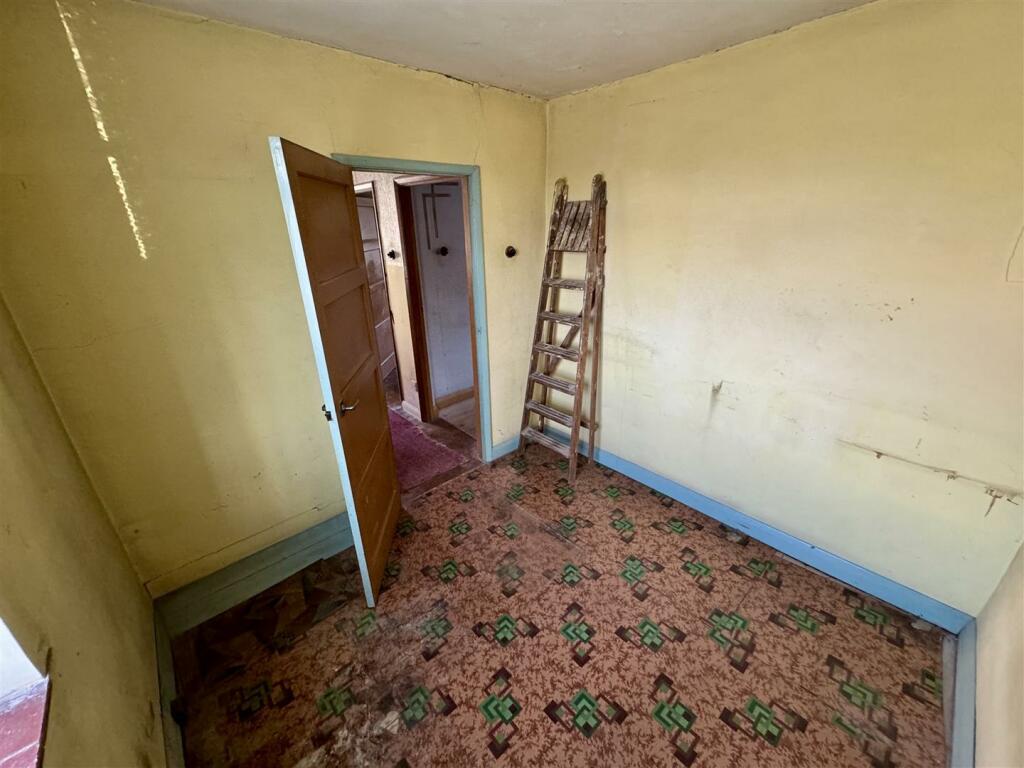 BEDROOM 3 (FRONT)