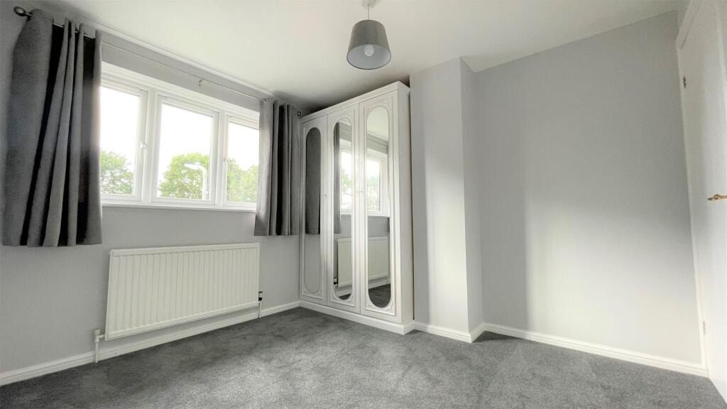 Bedroom 1.jpg