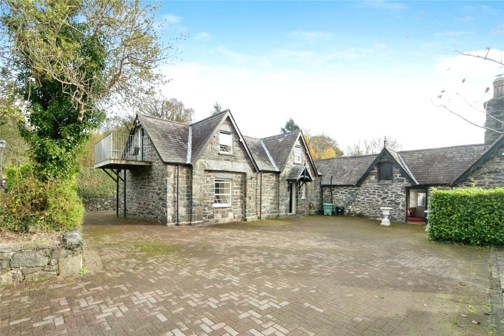 Fron Ganol &amp; Coach H