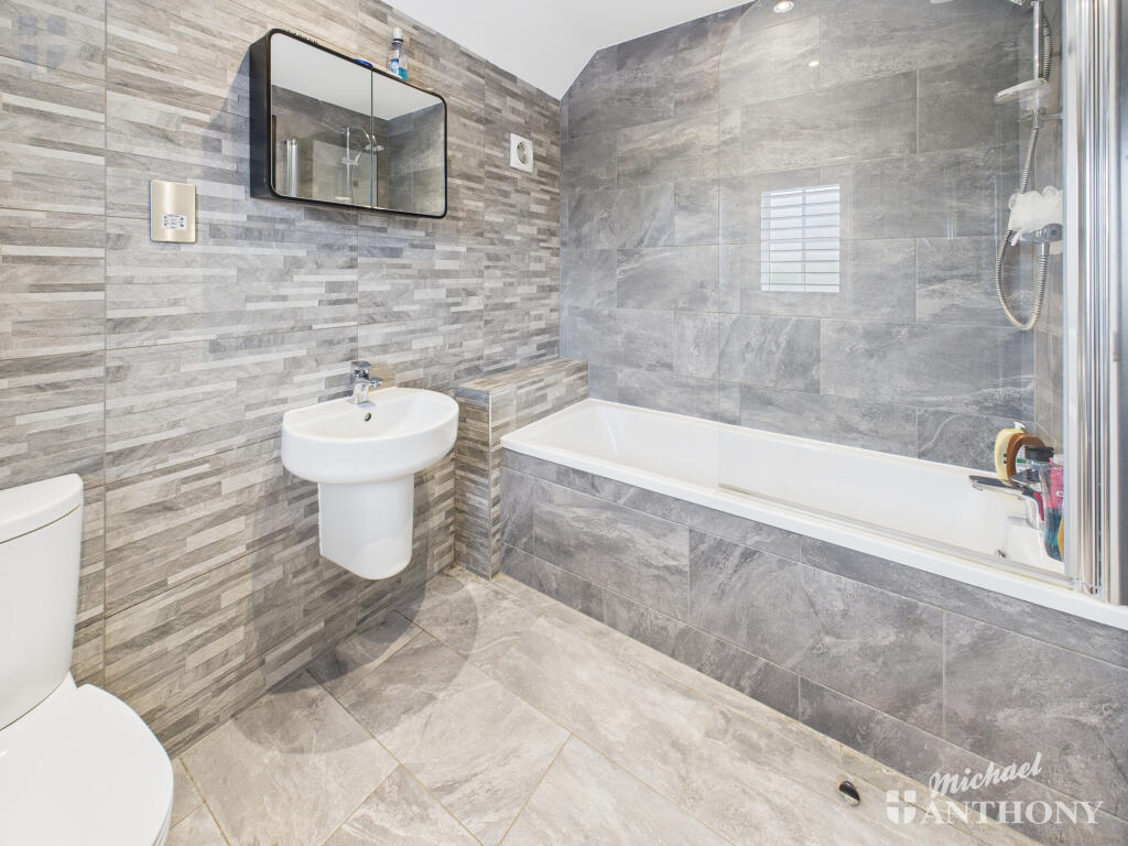 CAM03852G0-PR0410-STILL027