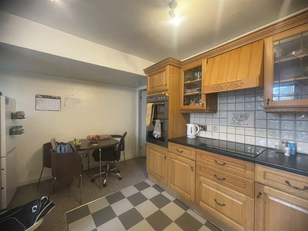 Kitchen / Dining