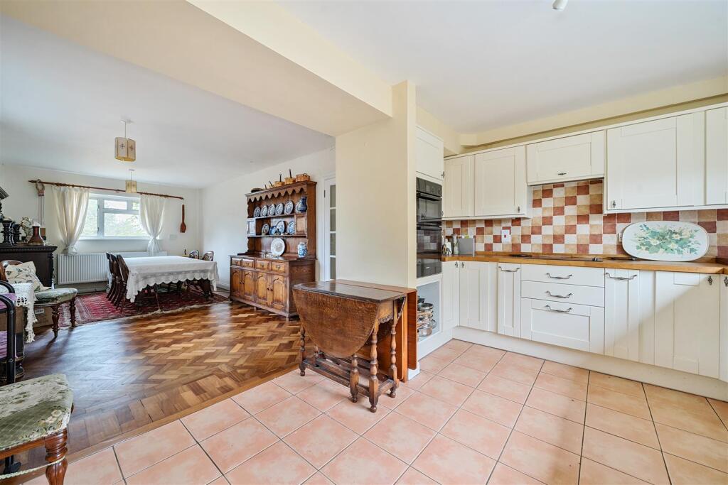 Kitchen / Dining Room