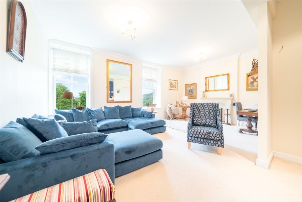 Living Room-2.jpg