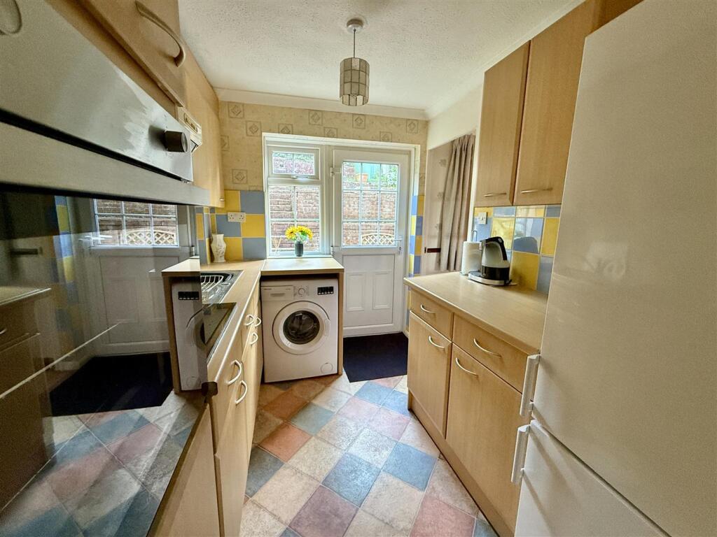 Kitchen: