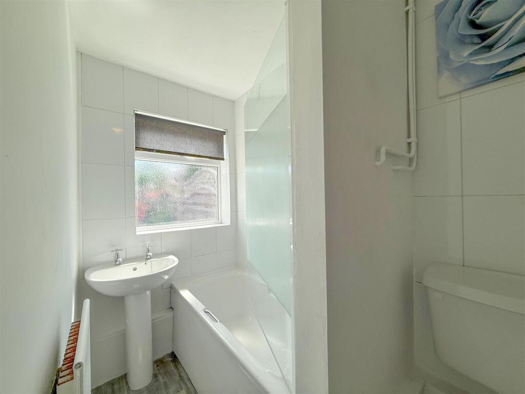 Crowmere Road 63 Bathroom.jpg