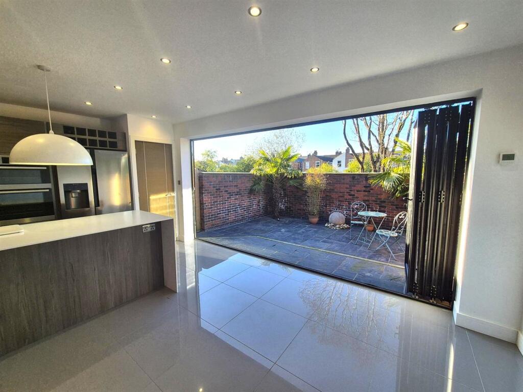 Bi-Fold Doors To Patio Garden