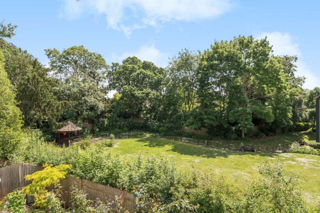 1296709-4-6839ad4...