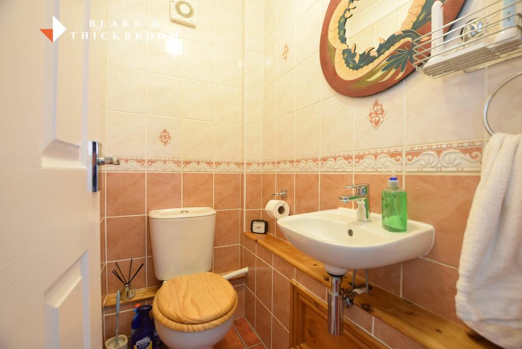 EN SUITE CLOAKROOM