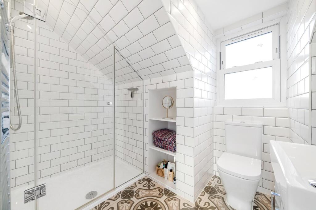 Bedroom 2 Ensuite.jpg