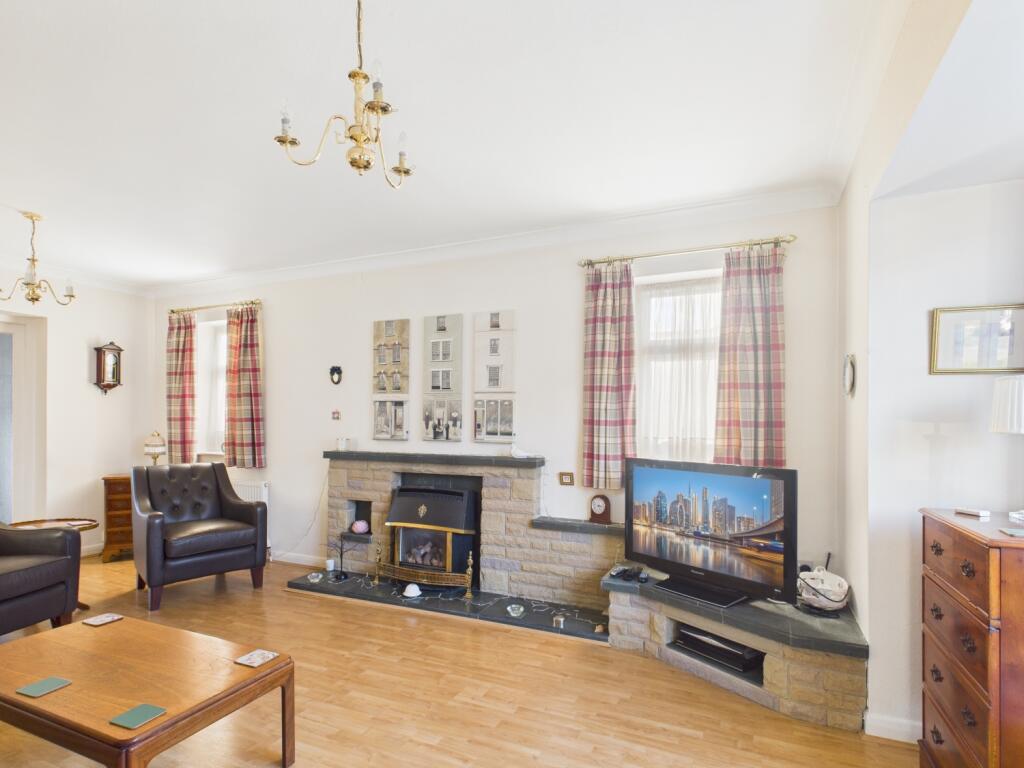 CAM03293G0-PR0250-STILL011