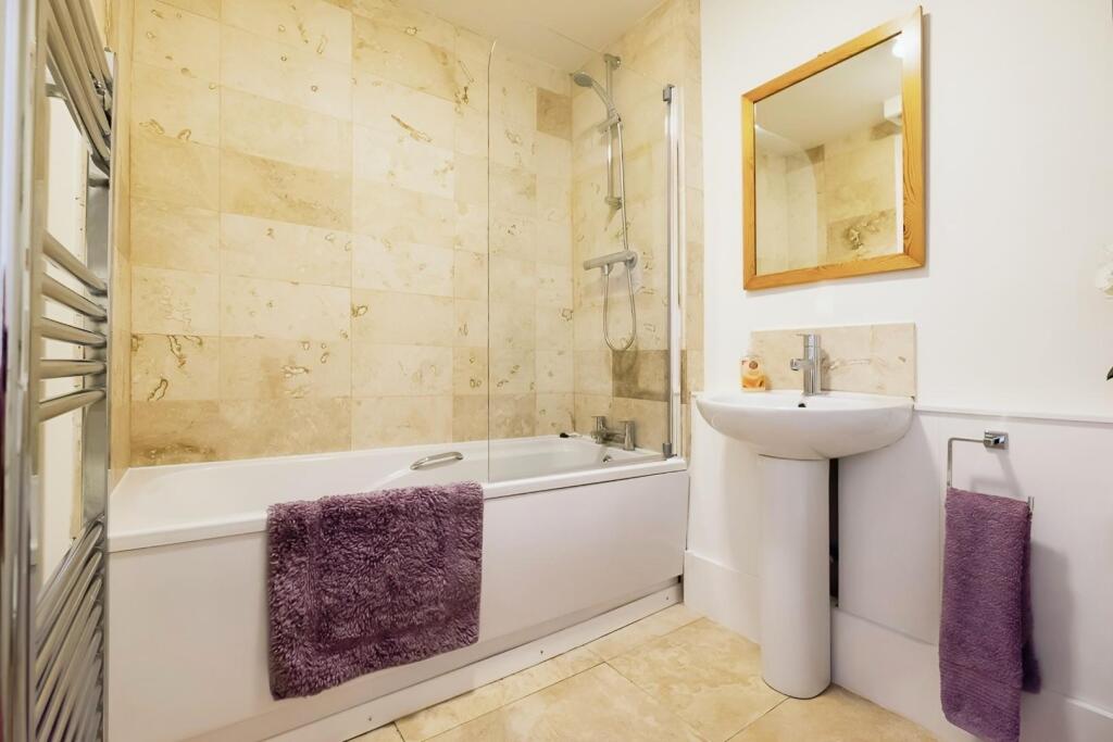 4672061f-Bathroom.JPG