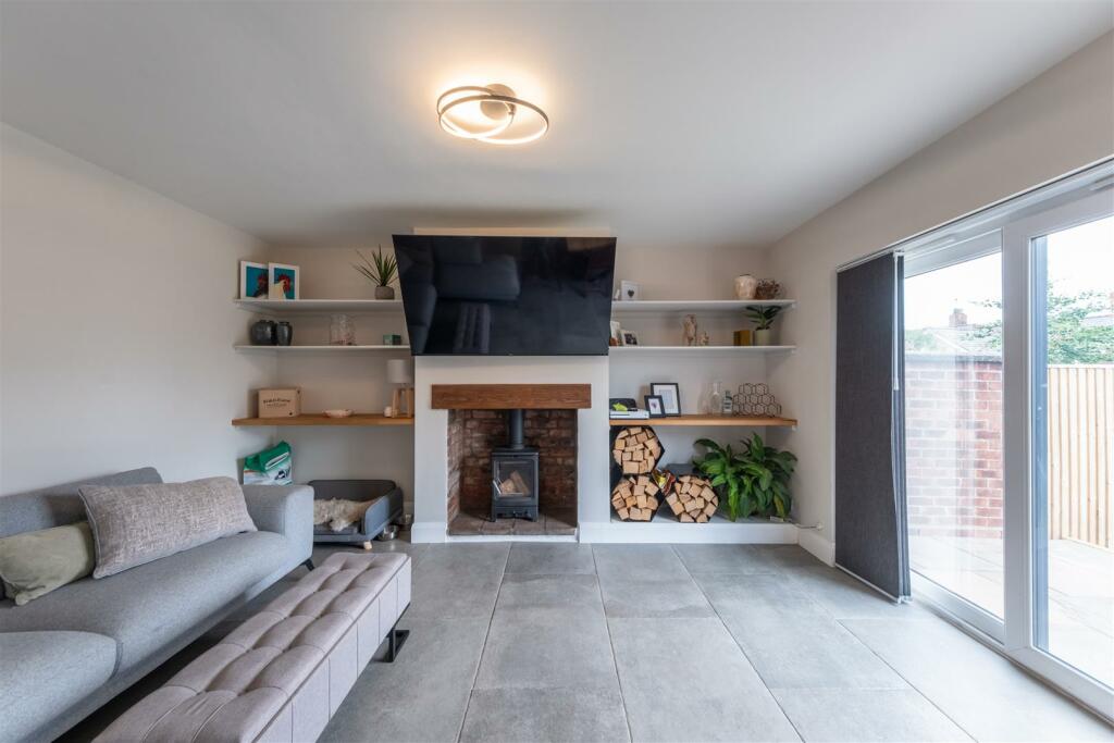 10 Churchill Drive-006.jpg