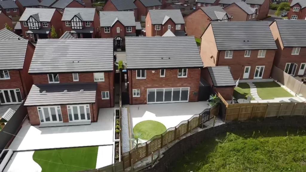 Outside - Rear Aerial