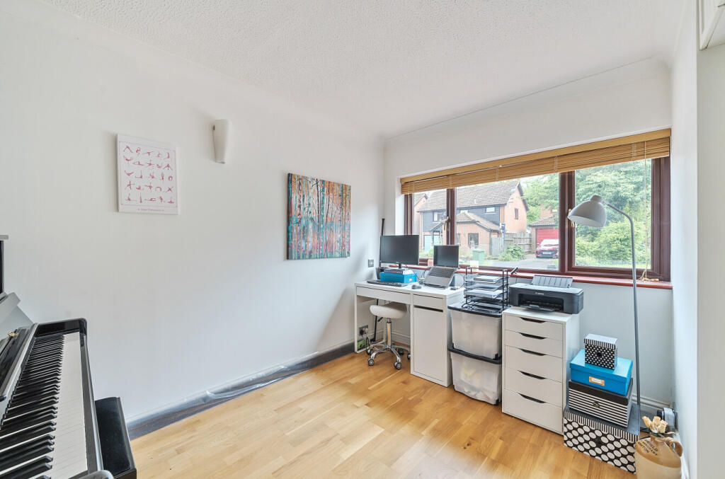 1309562-4-684b103...