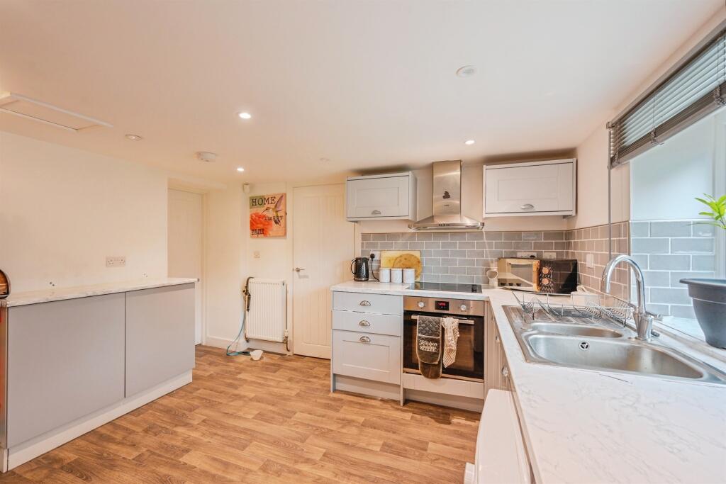 Kitchen: