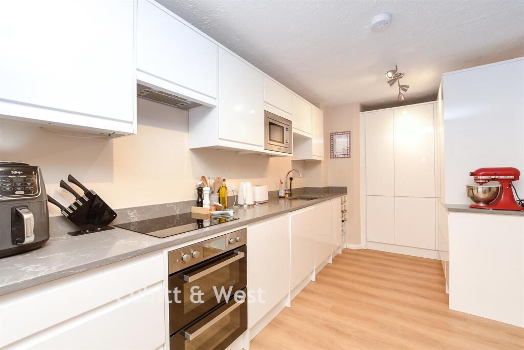 Kitchen Lounge/Dining Room