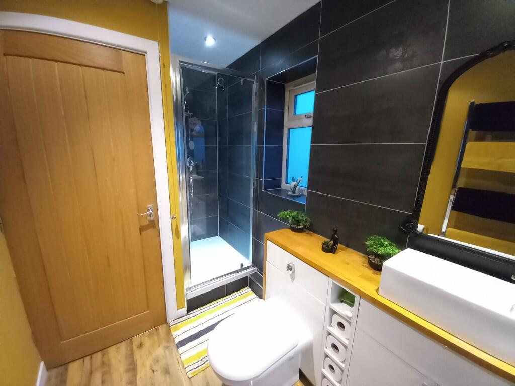 BATH/SHOWER ROOM 