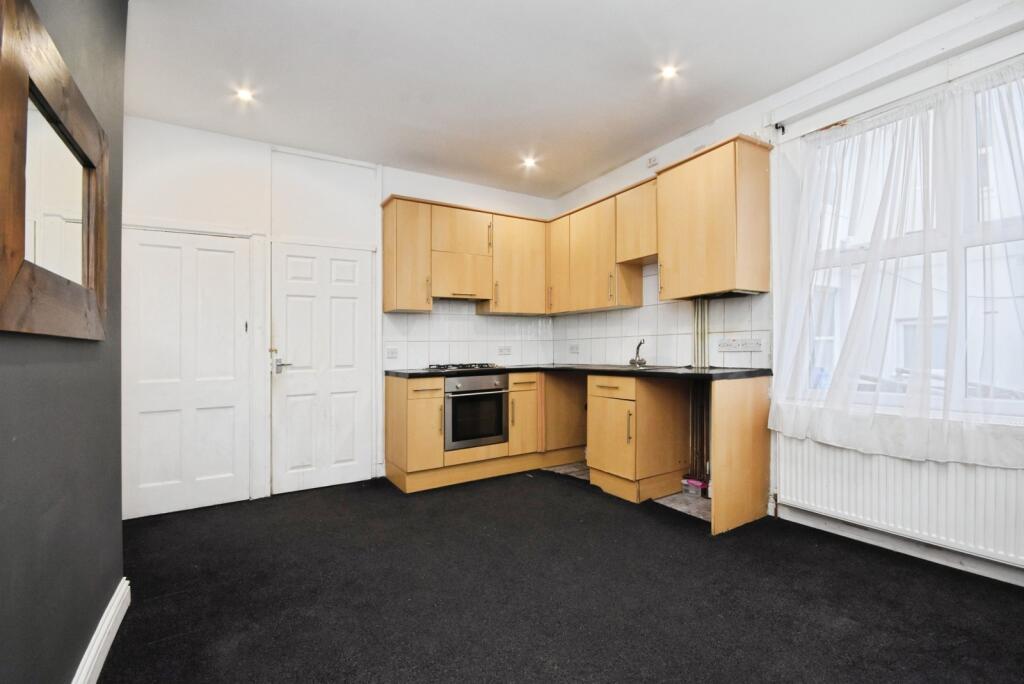 Lounge/Kitchen