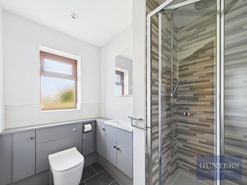 Bathroom (Ground Floor)