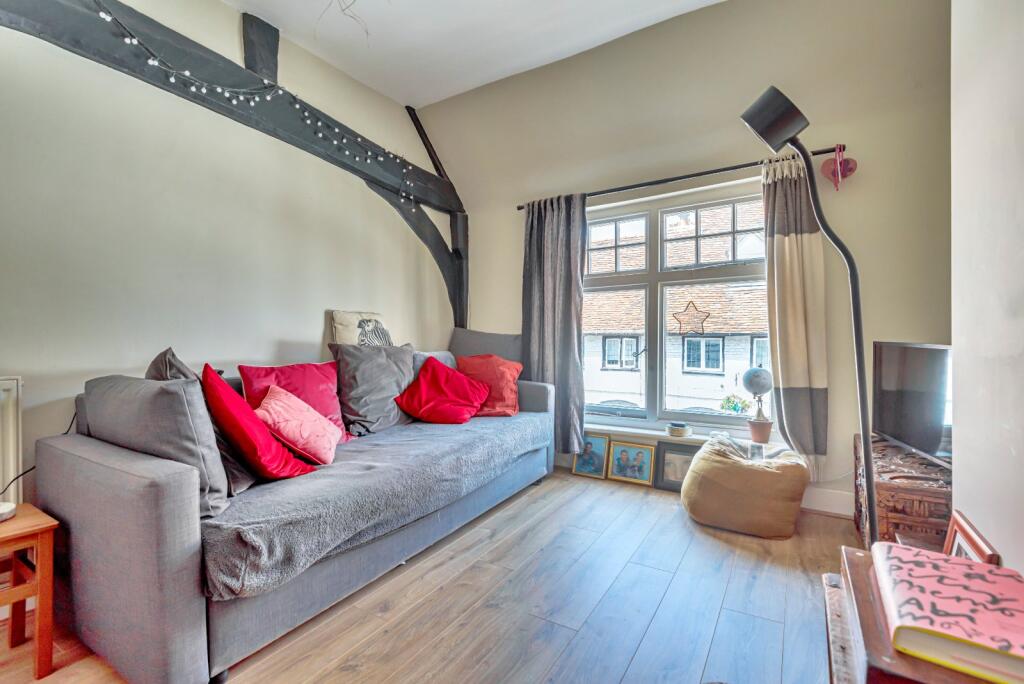 Living / Bed 2