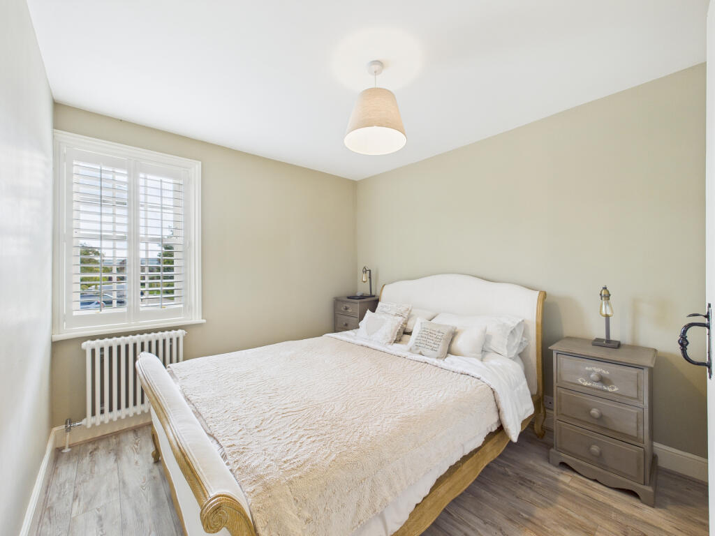 CAM01354G0-PR0600-STILL027