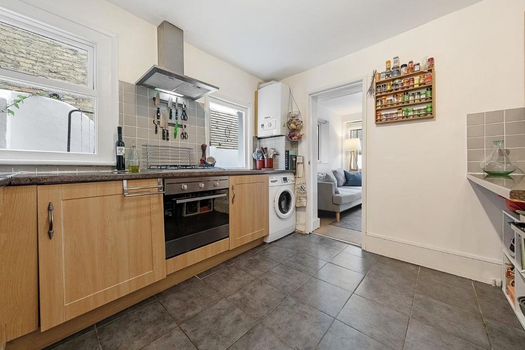 Kitchen (2).jpg