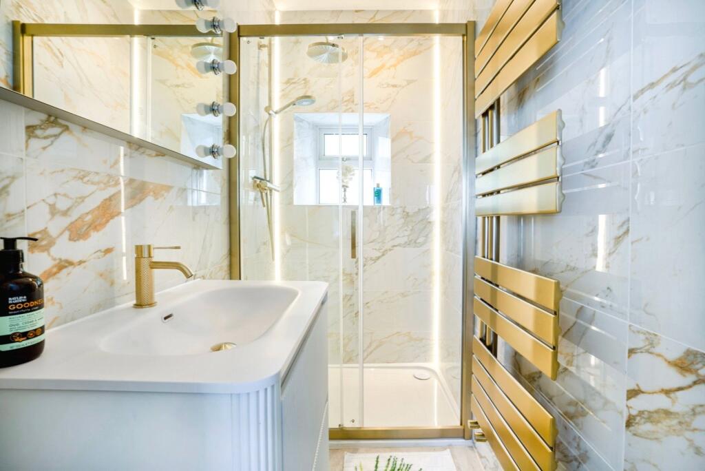 En Suite Shower