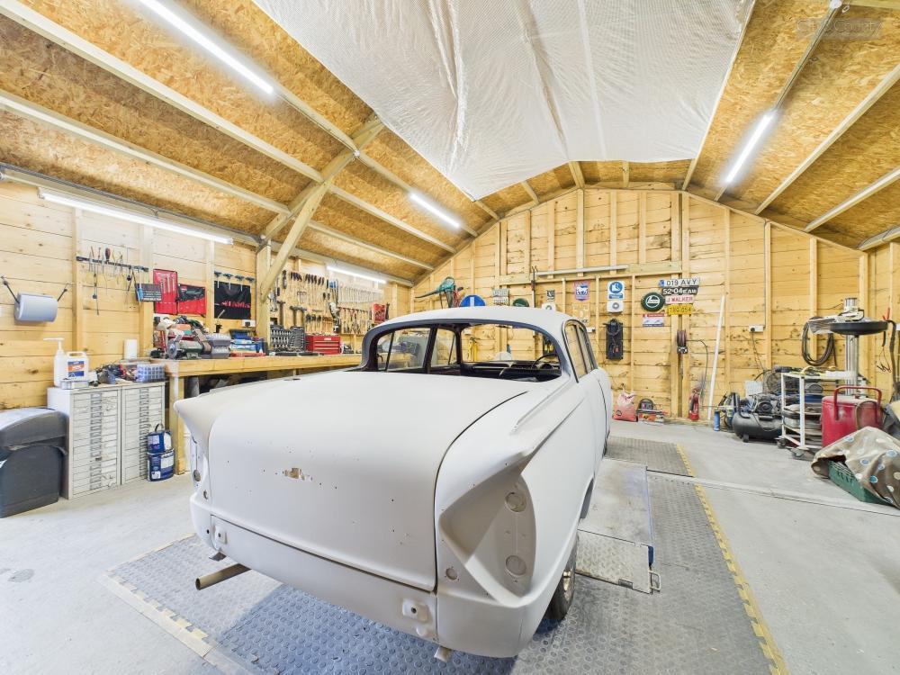 Garage/Workshop
